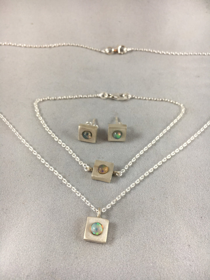 Gold Plated Bracelet Square with Moonstone/Opal