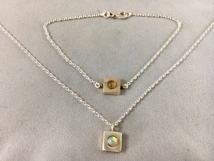 Gold Plated Bracelet Square with Moonstone/Opal
