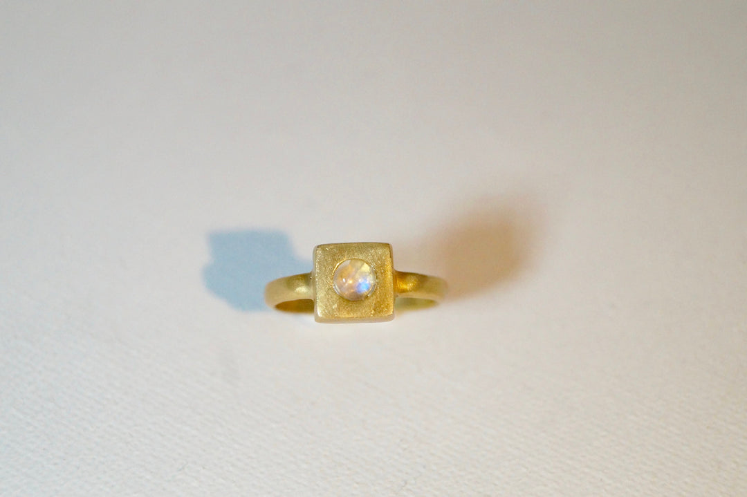 Squared Ring with Rainbow Moonstone/Opal - 925 Silver