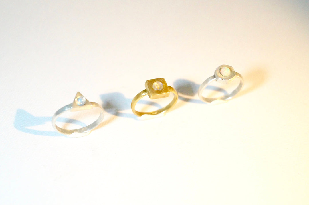 Squared Ring with Rainbow Moonstone/Opal - 925 Silver