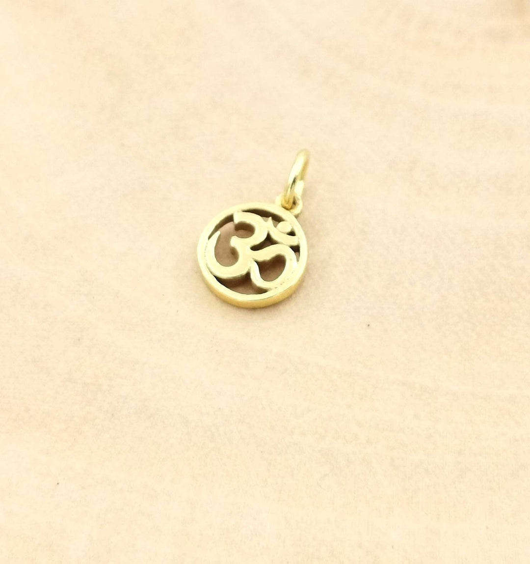 Tiny Circular Om Charm with Chain — 18k Gold Plated