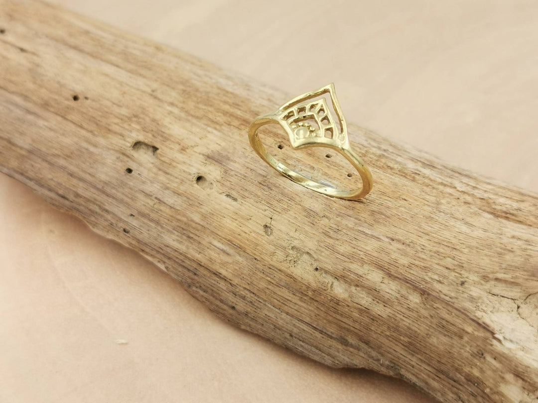 Elegant Boho Ring with Oriental Pattern - Brass
