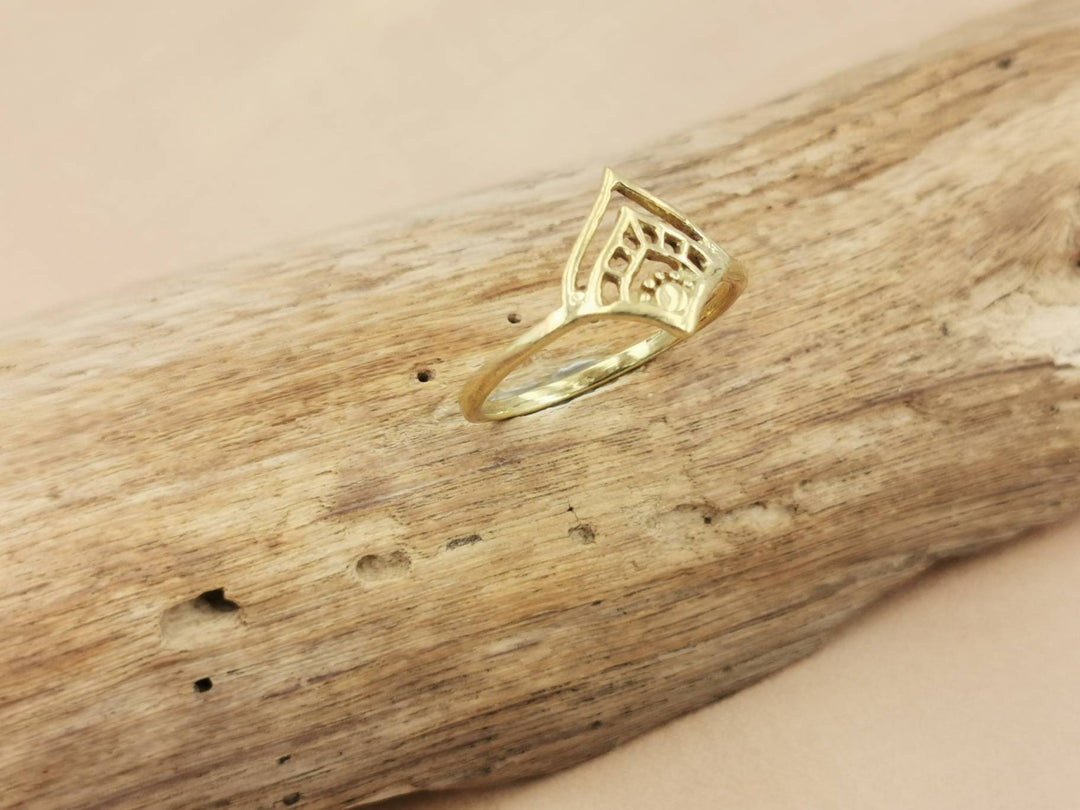 Elegant Boho Ring with Oriental Pattern - Brass