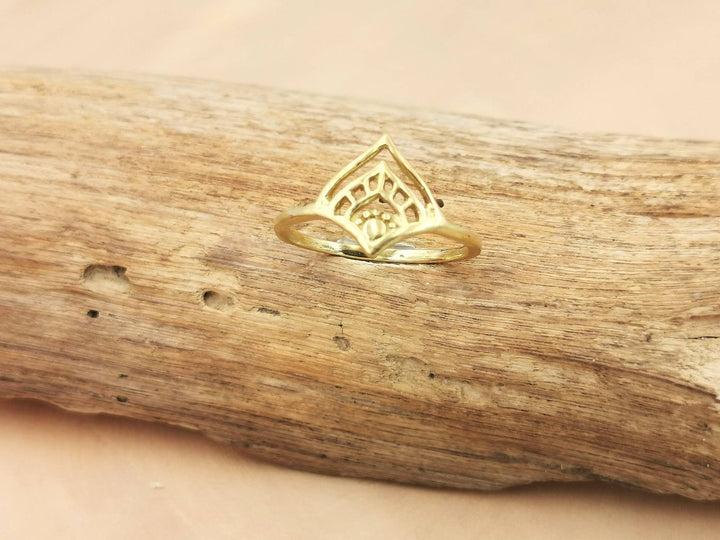 Elegant Boho Ring with Oriental Pattern - Brass