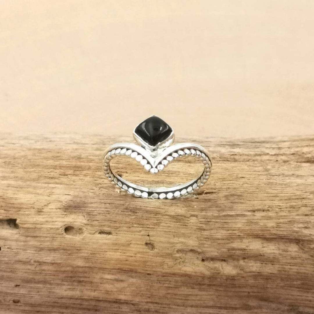 925 Silver V Ring with Square Labradorite &amp; Ball Pattern