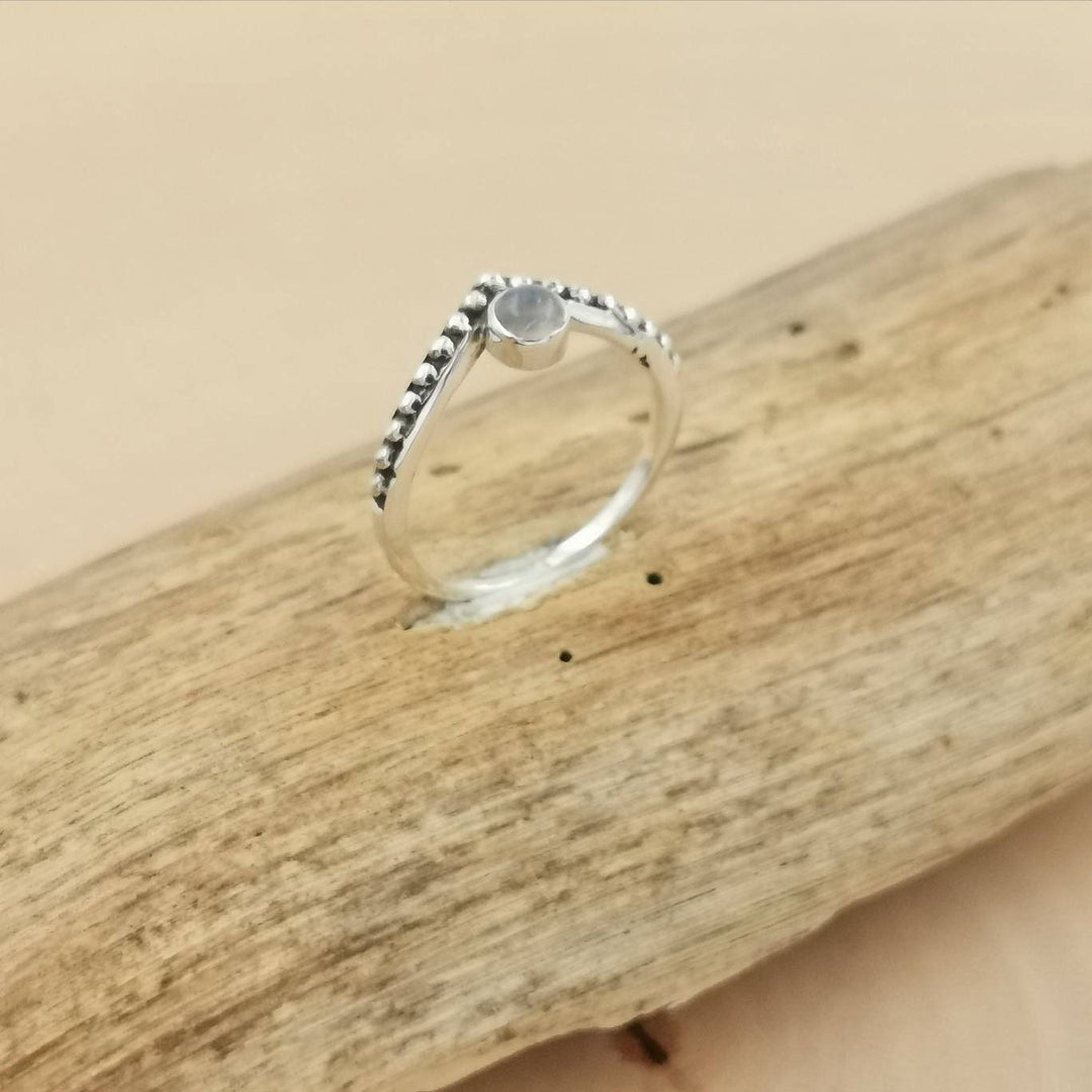 V Shape Boho Ring with Rainbow Moonstone - 925 Silver