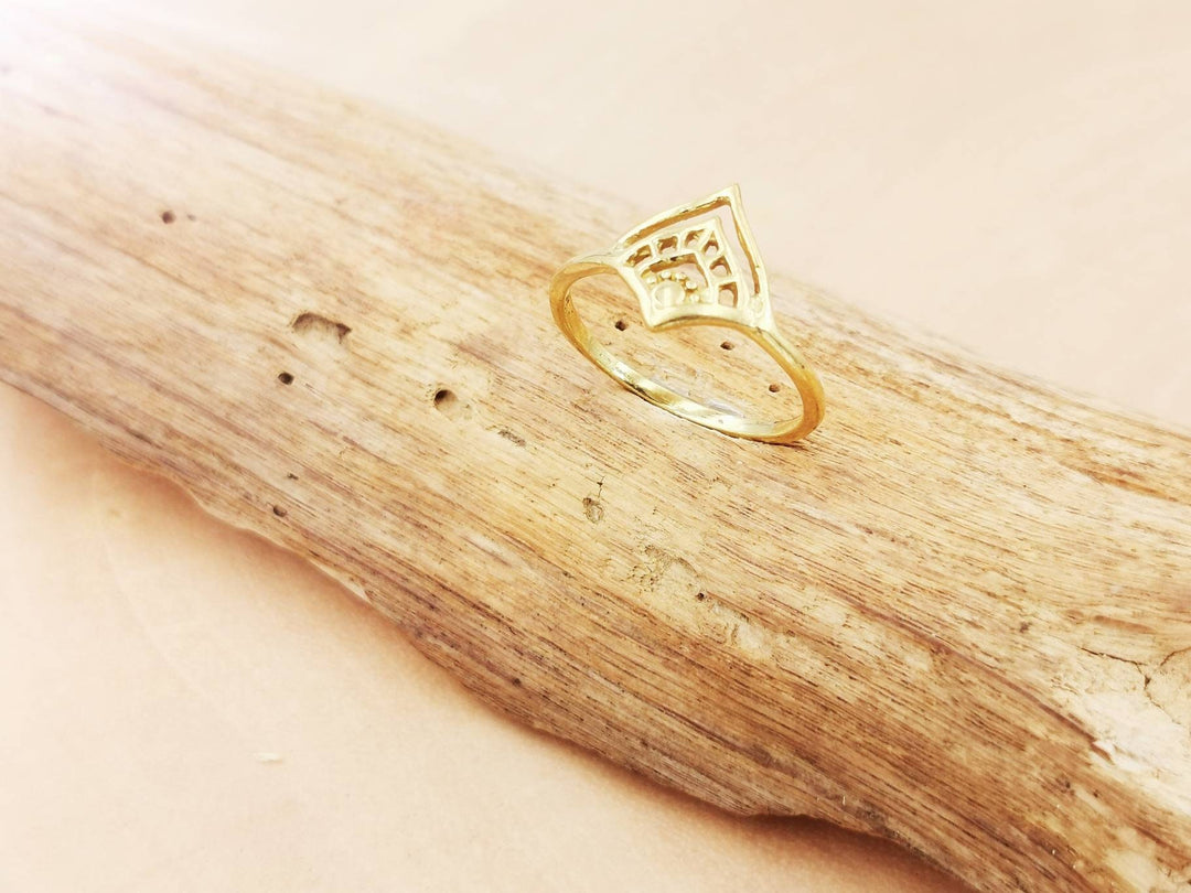 Elegant Boho Ring with Oriental Pattern - Brass
