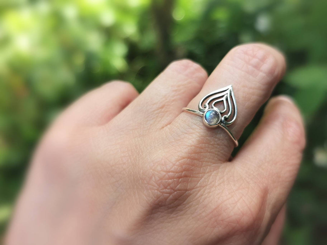 Oriental Crown Ring with Labradorite - 925 Silver