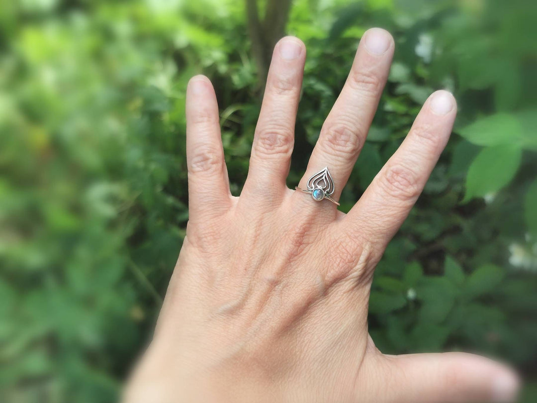 Oriental Crown Ring with Labradorite - 925 Silver