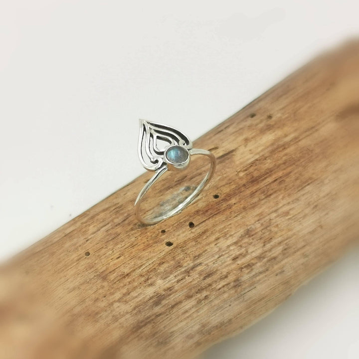 Oriental Crown Ring with Labradorite - 925 Silver