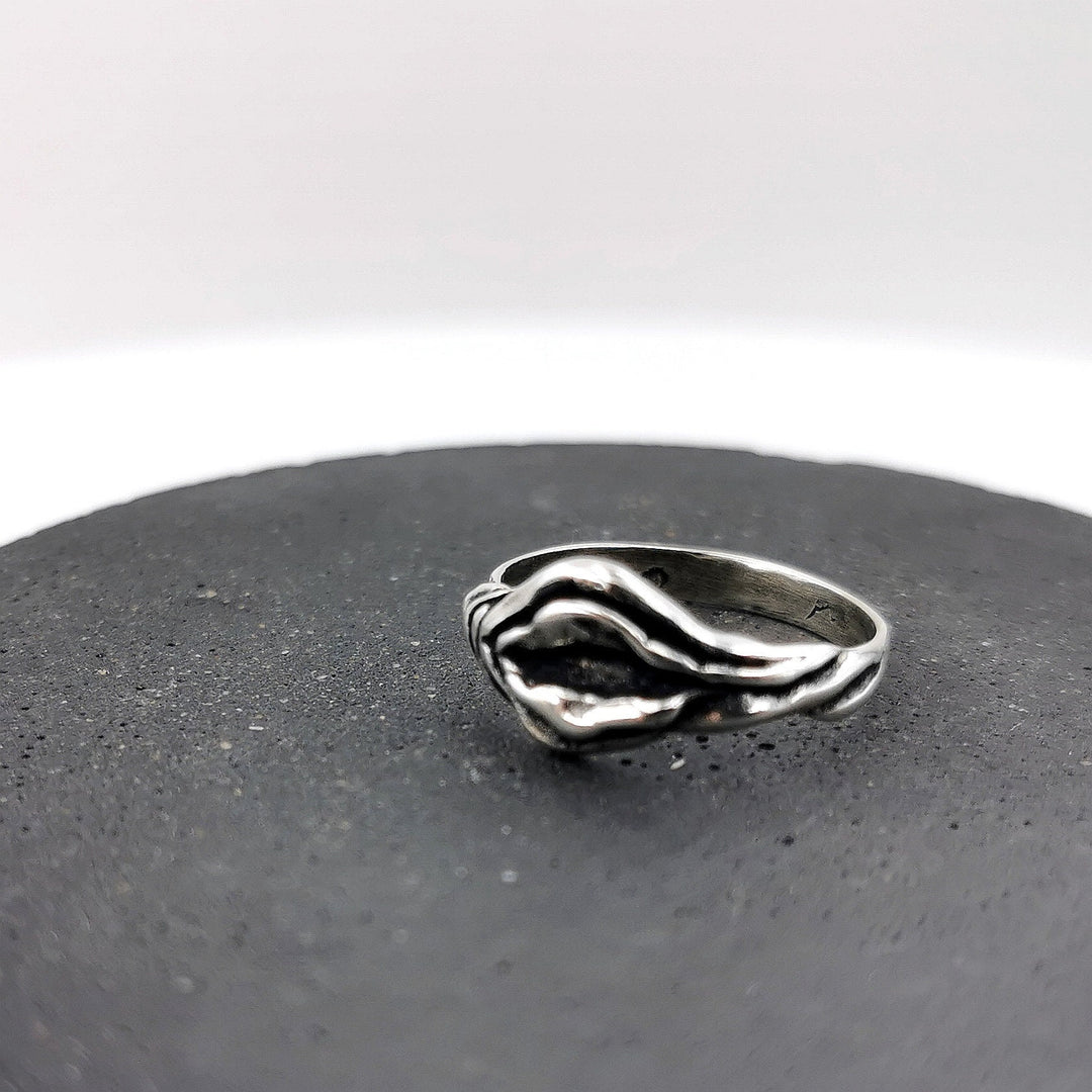 Vulva Ring — 925 Silver
