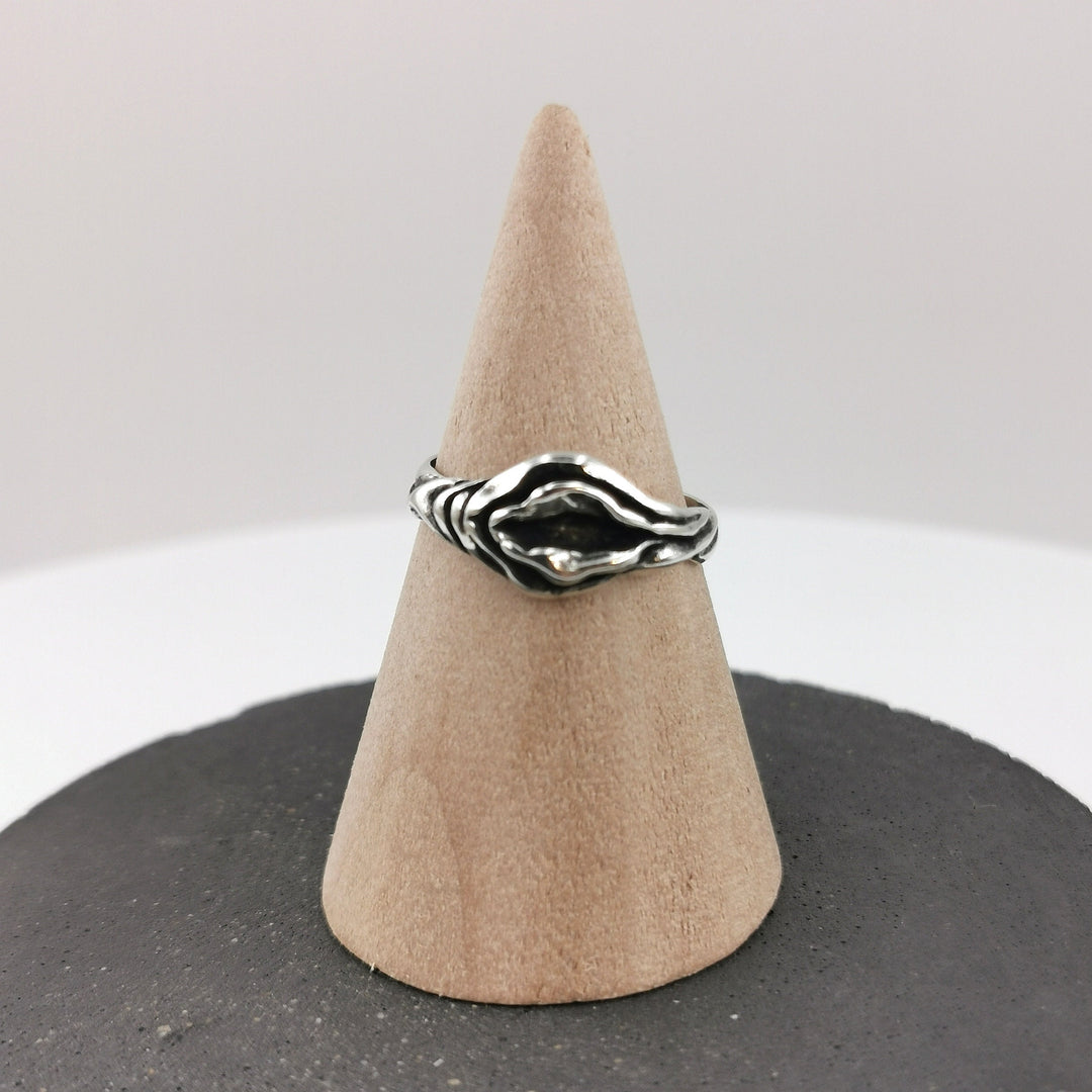 Vulva Ring — 925 Silver