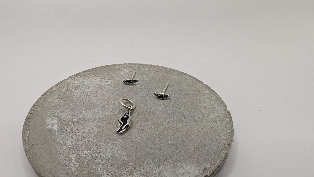 Tiny Vulva Charm  — 925 Silver