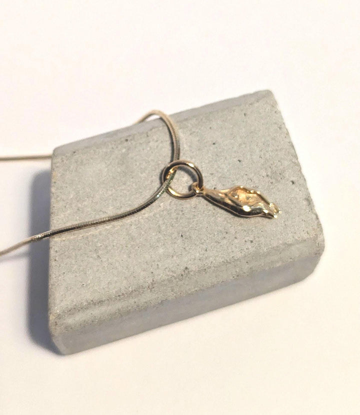 Tiny Vulva Charm Necklace - 18k Gold Plated