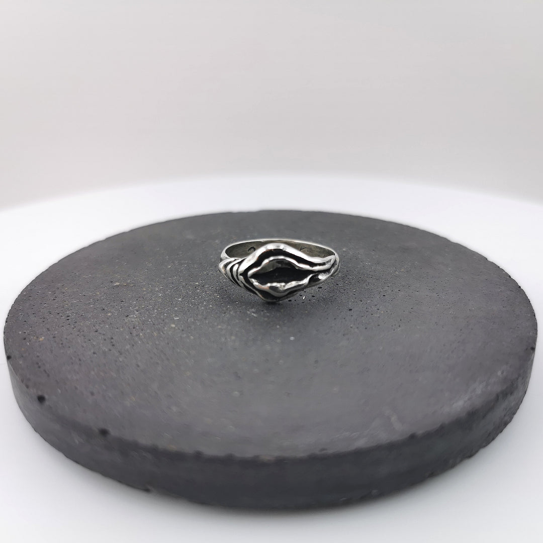 Vulva Ring — 925 Silver