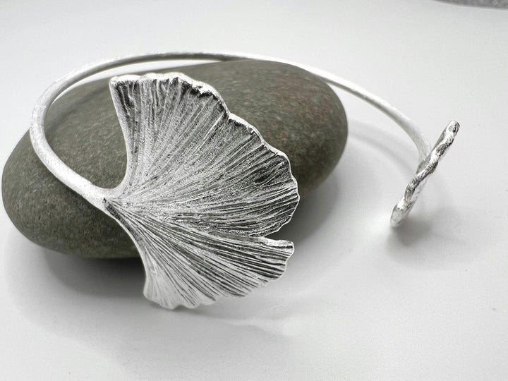 Matte 925 Silver Bracelet with Ginkgo Leaf