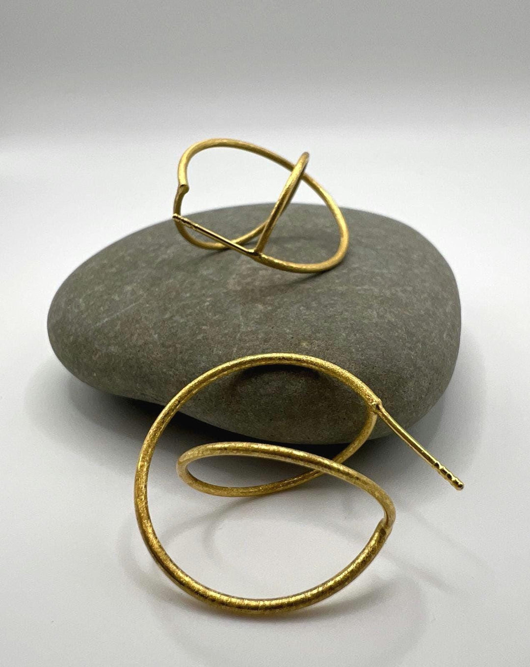 3D Sculptural Hoop Earrings — Matte 18k Gold Plated