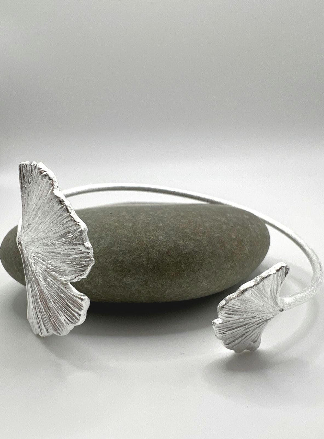 Matte 925 Silver Bracelet with Ginkgo Leaf