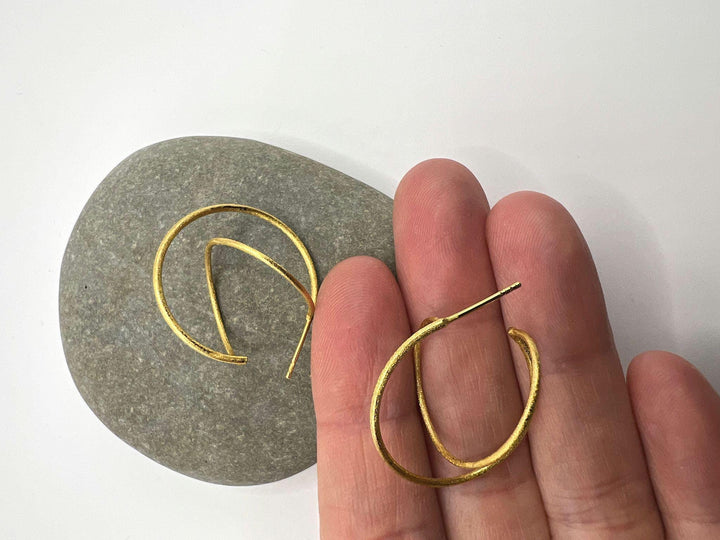 3D Sculptural Hoop Earrings — Matte 18k Gold Plated