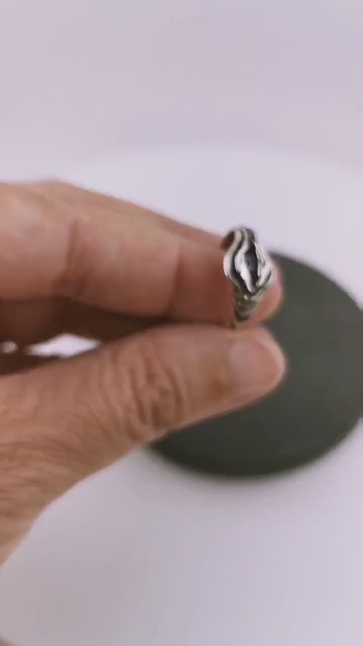 Vulva Ring — 925 Silver